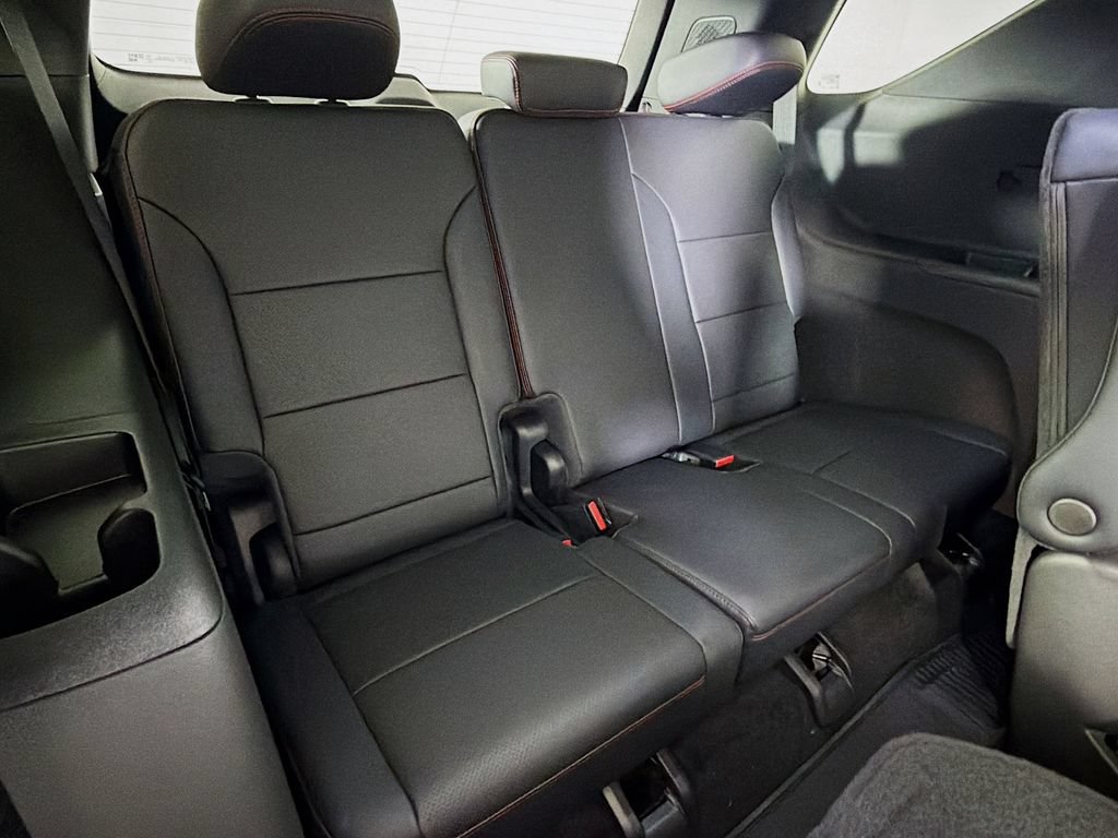 New 2026 Chevrolet Traverse RS w/ LPO, Floor Liner Package AWD/4WD image 23
