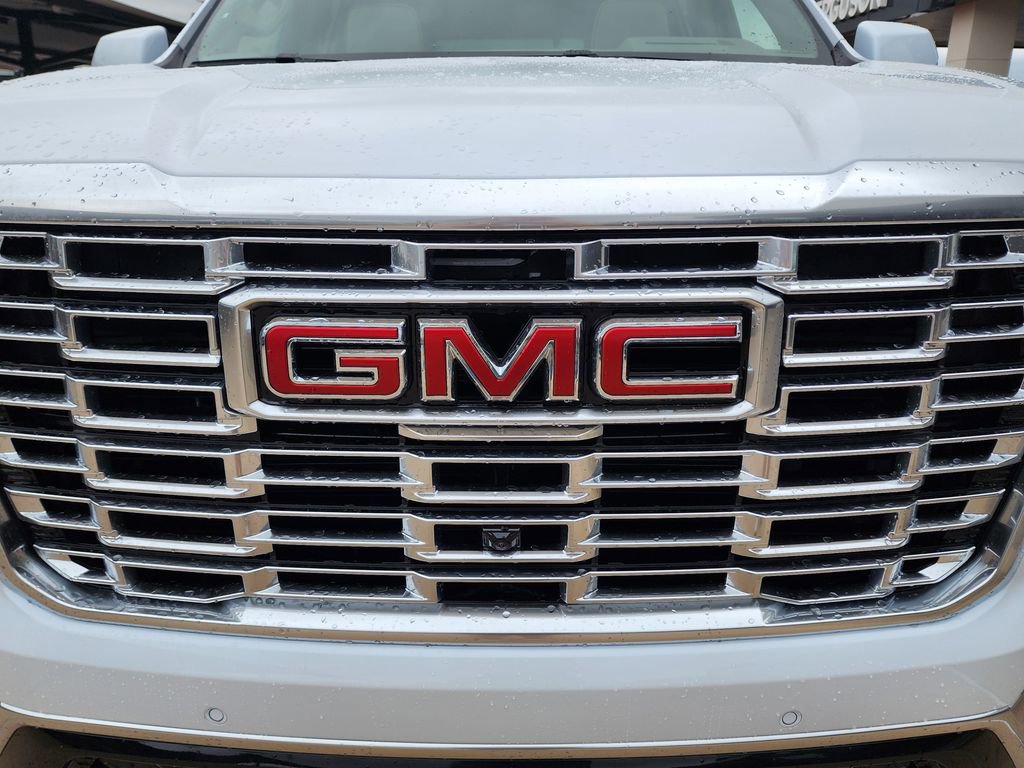 New 2026 GMC Yukon Denali w/ Denali Reserve Package AWD/4WD image 9