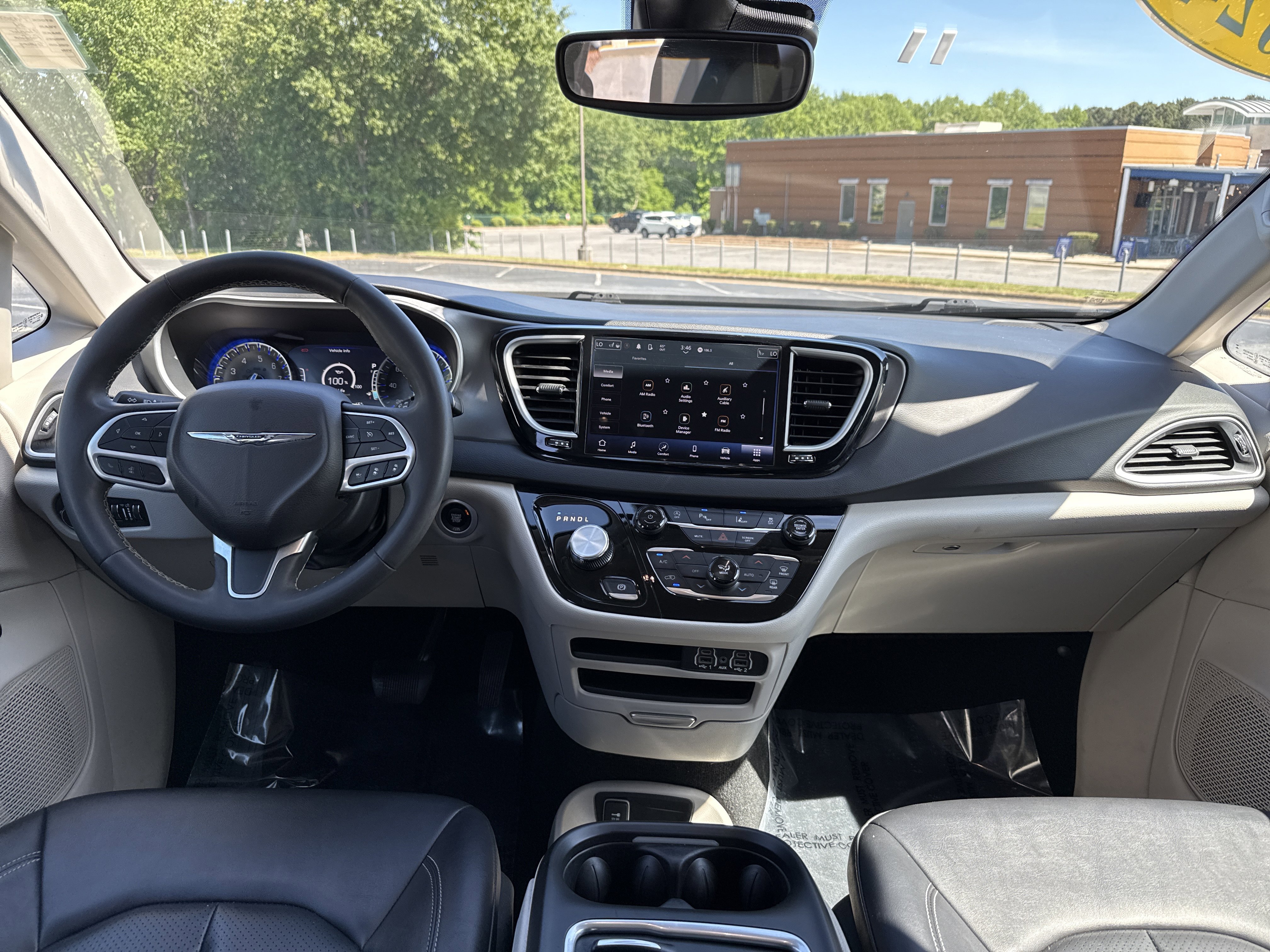 Used 2024 Chrysler Pacifica Touring-L FWD image 28