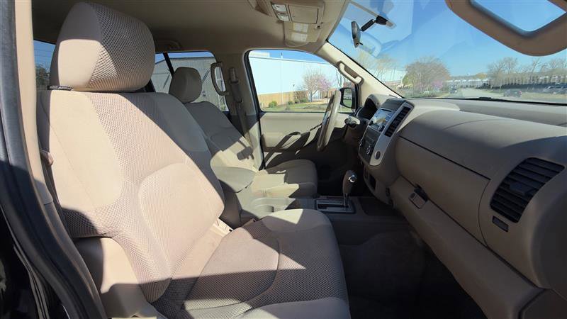 Used 2013 Nissan Frontier SV image 22