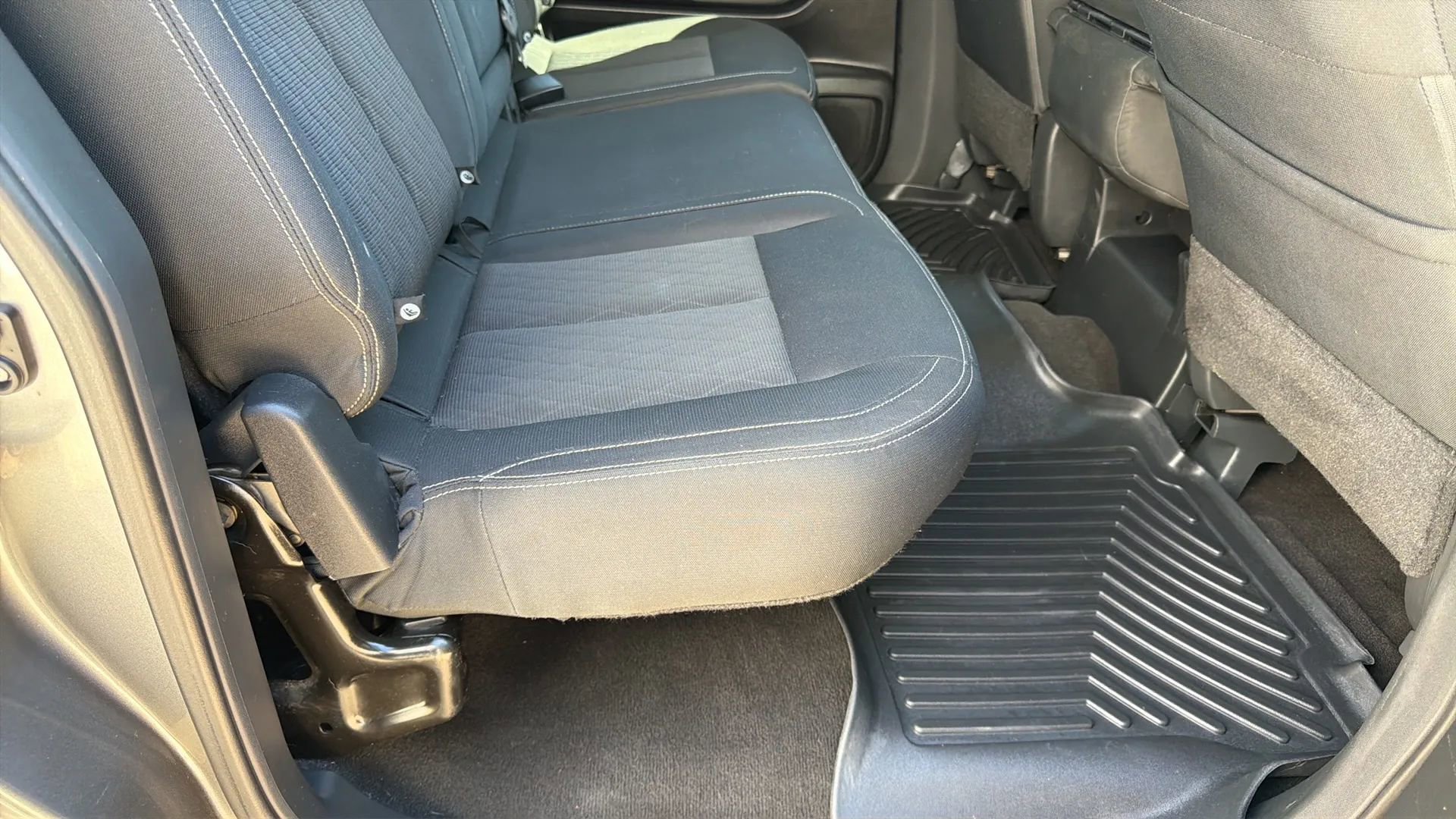 Used 2018 Nissan Titan SV RWD image 18