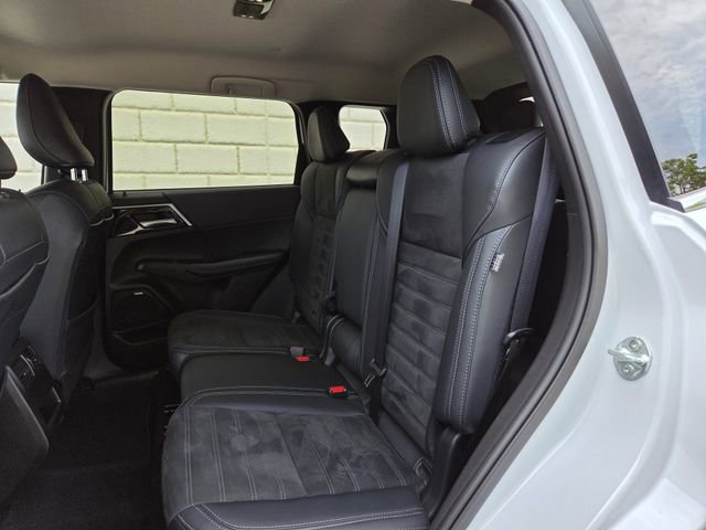 Used 2025 Mitsubishi Outlander SE AWD/4WD image 27