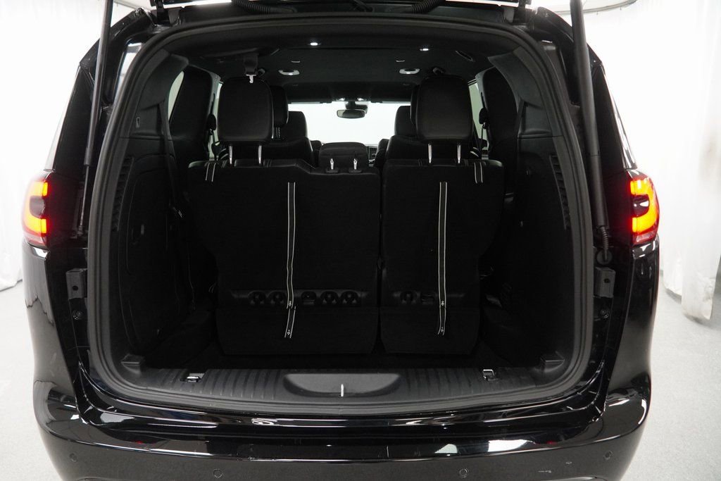 Certified 2024 Chrysler Pacifica Limited image 40