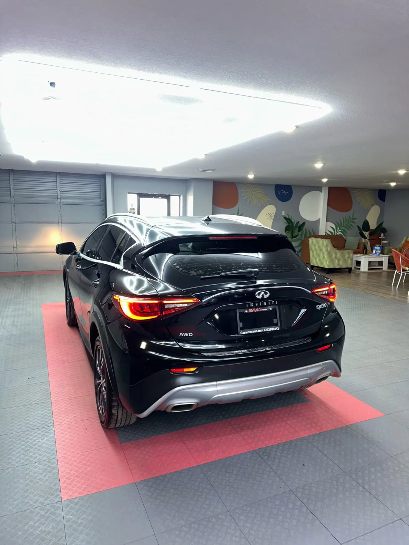 Used 2017 INFINITI QX30 Premium w/ Navigation Package image 4