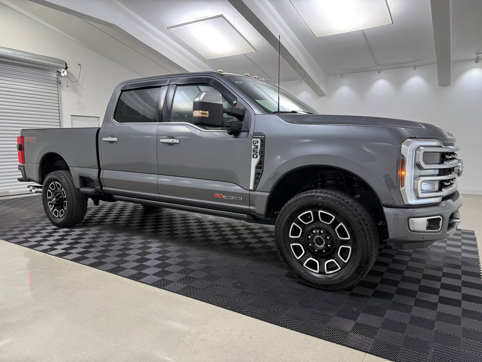 Used 2024 Ford F350 Platinum image 1