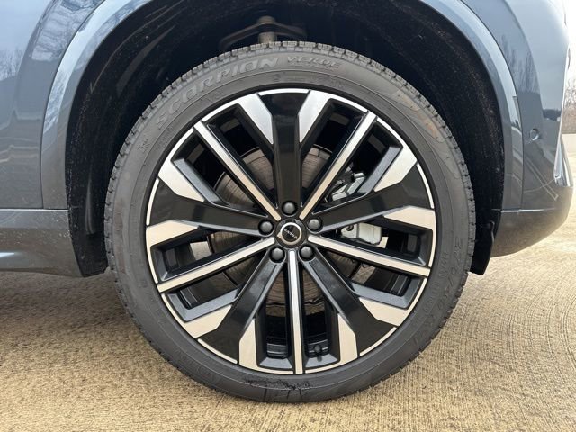 New 2026 Volvo XC90 B6 Plus w/ Protection Package Premier image 9