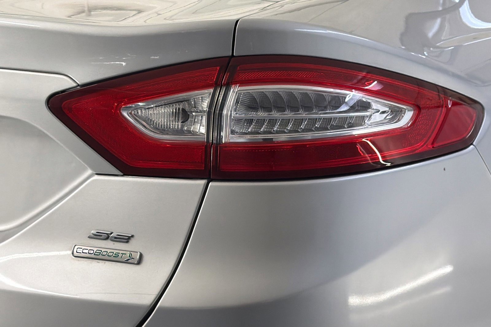 Used 2015 Ford Fusion SE w/ Equipment Group 202A FWD image 12