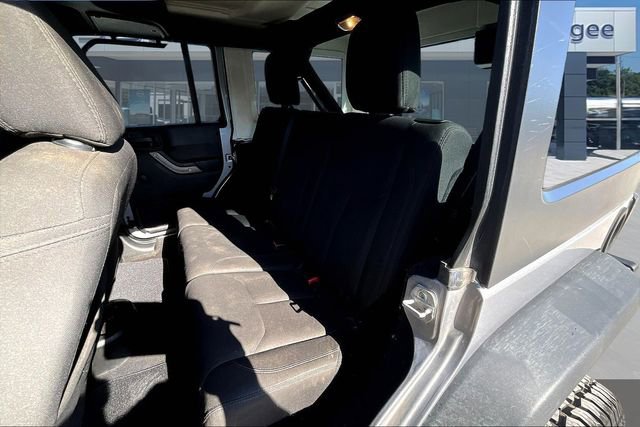Used 2018 Jeep Wrangler Unlimited Sport w/ Connectivity Group image 18