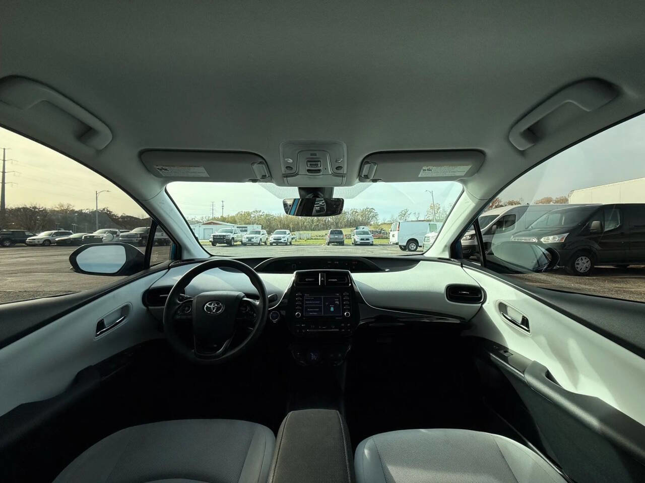 Used 2022 Toyota Prius L Eco image 12