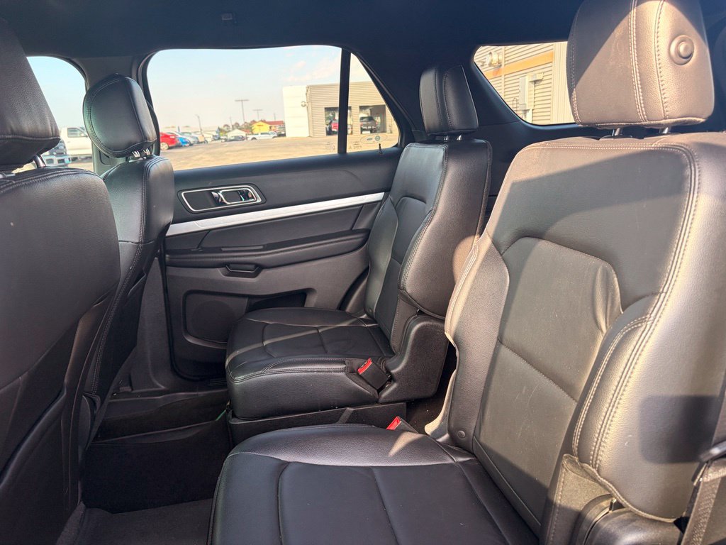 Used 2016 Ford Explorer XLT w/ Equipment Group 202A AWD/4WD image 7