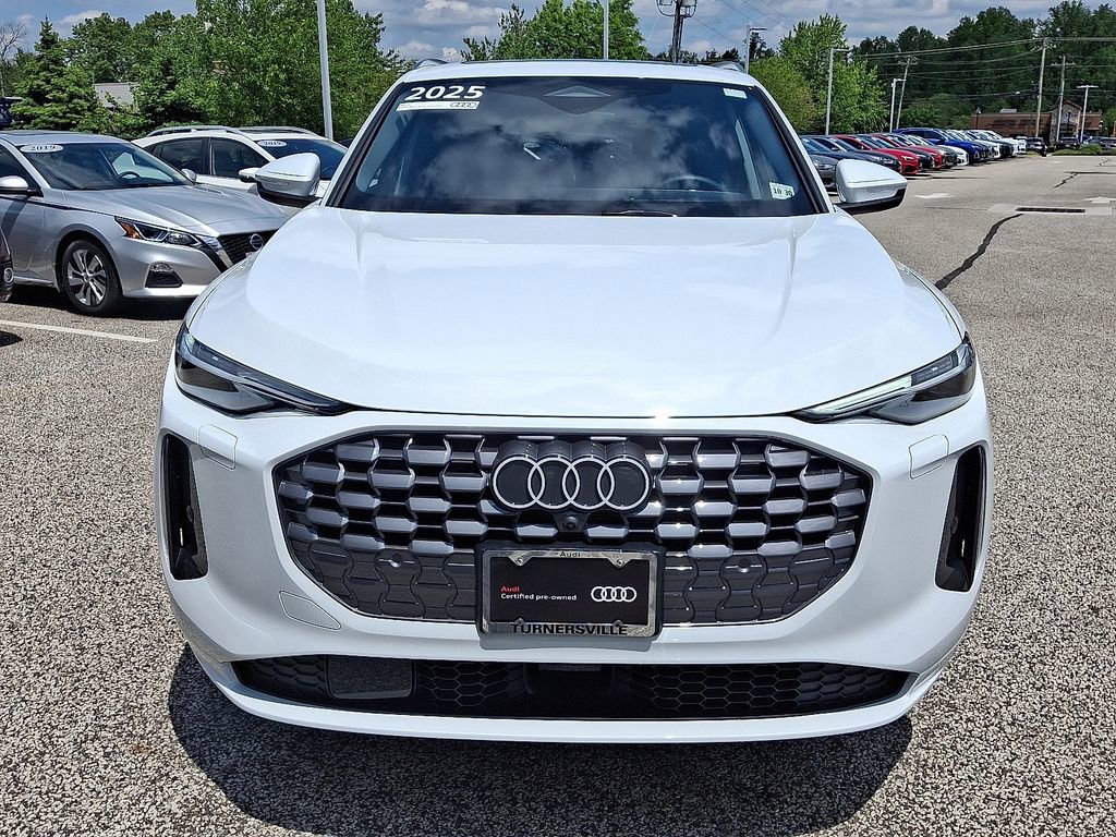 Used 2025 Audi Q5 Premium Plus w/ Premium Plus AWD/4WD image 2