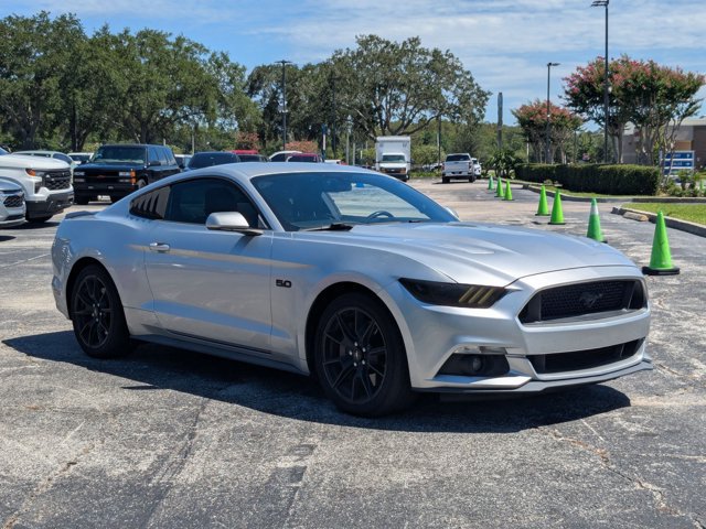 Used 2017 Ford Mustang GT w/ Black Accent Package RWD image 3