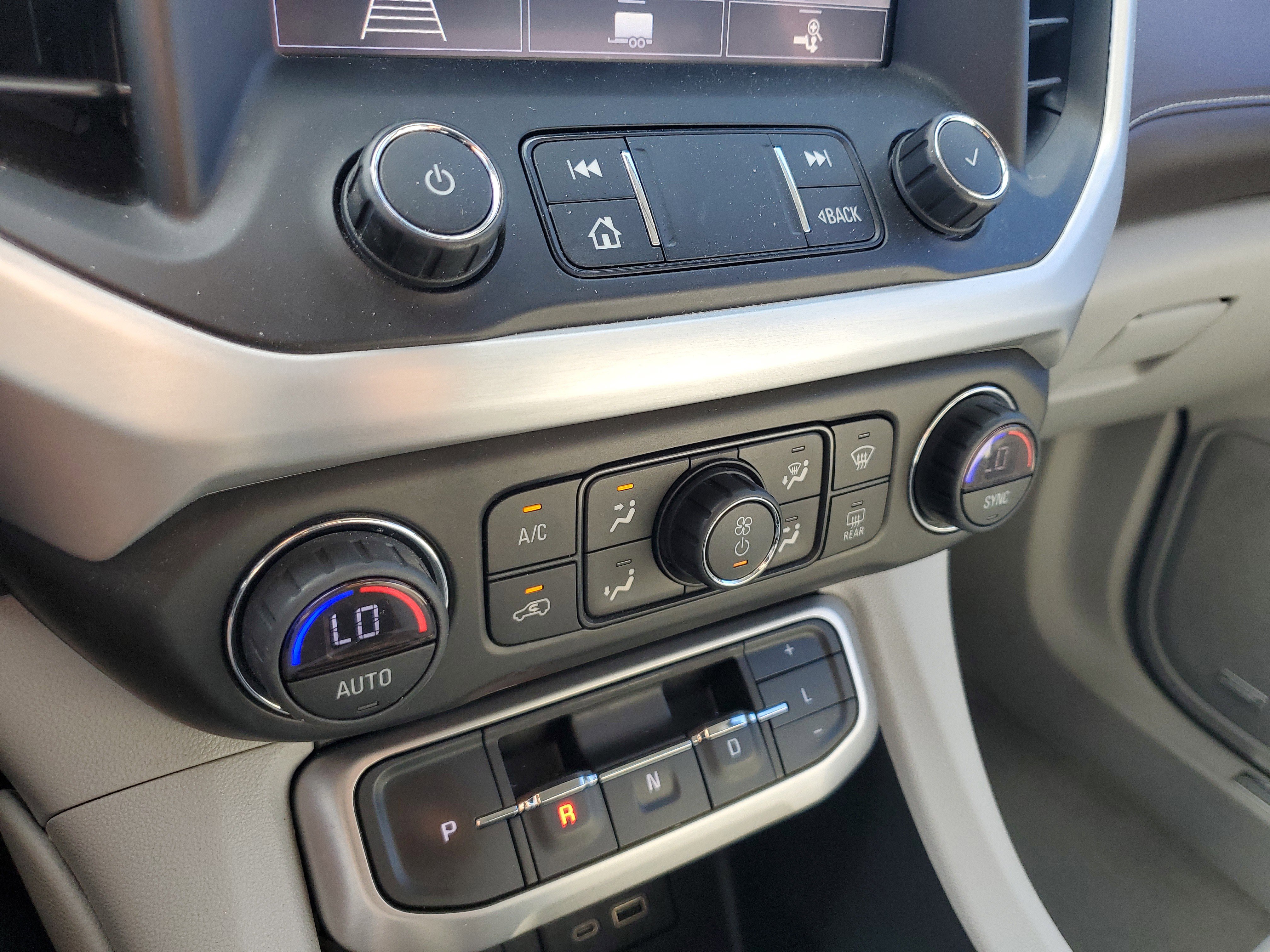 Used 2020 GMC Acadia SLT w/ Driver Alert Package II image 31