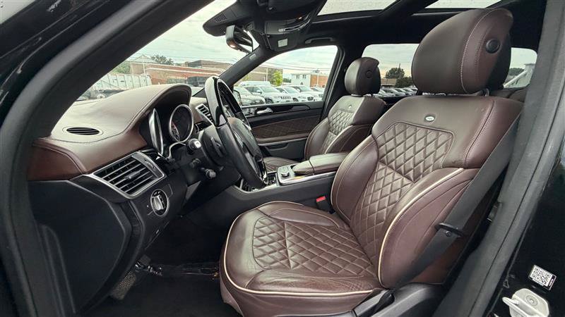 Used 2016 Mercedes-Benz GL 550 4MATIC image 24