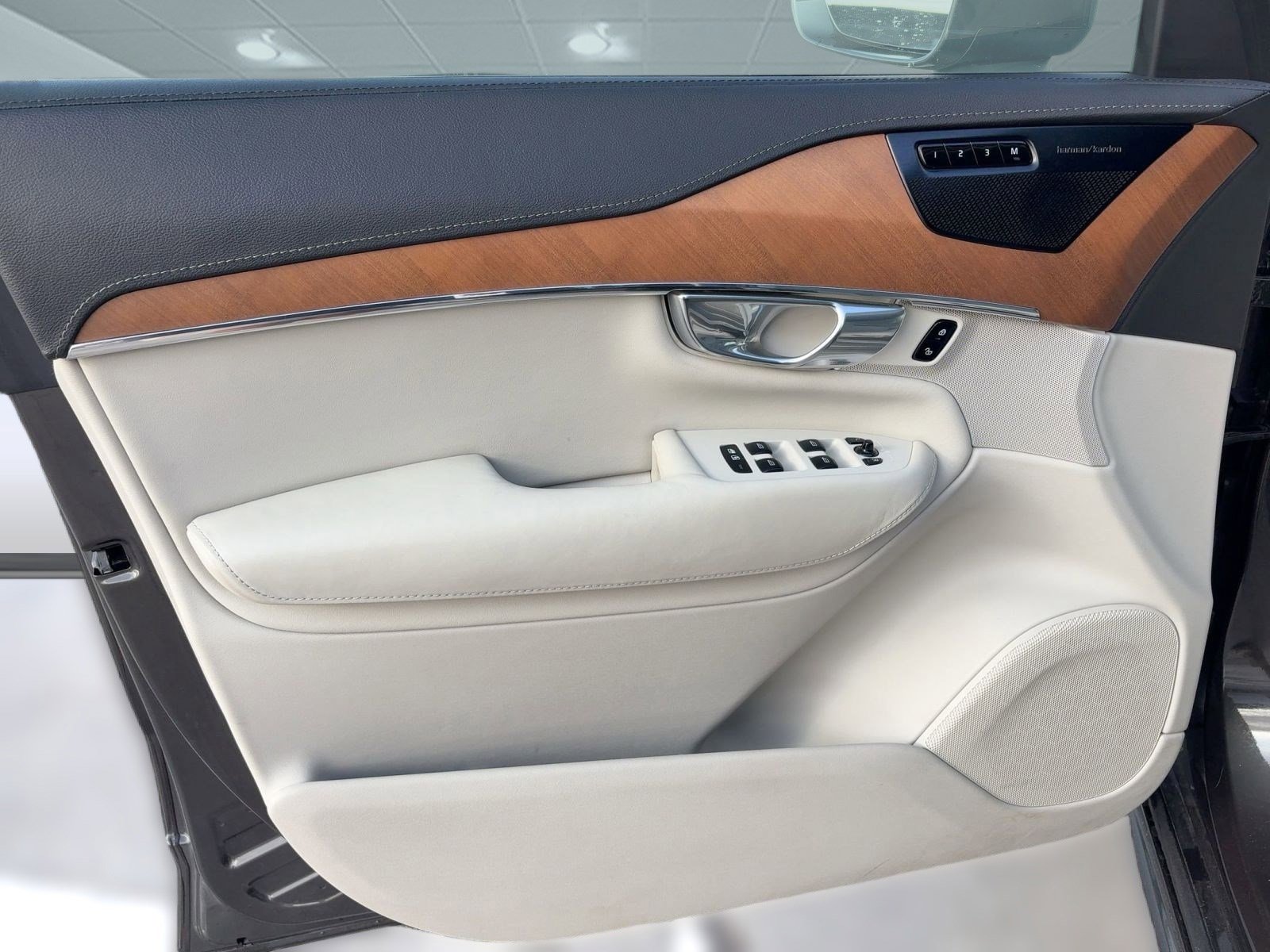 Used 2020 Volvo XC90 T6 Inscription w/ Protection Package image 22