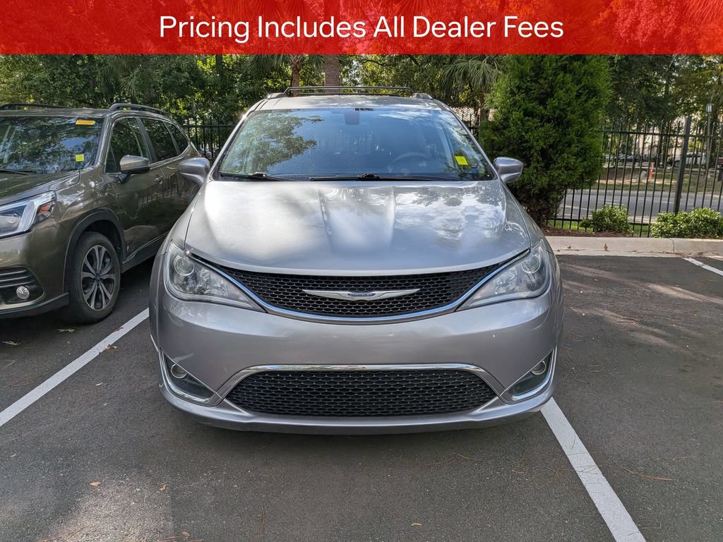 Used 2019 Chrysler Pacifica Touring-L FWD image 2