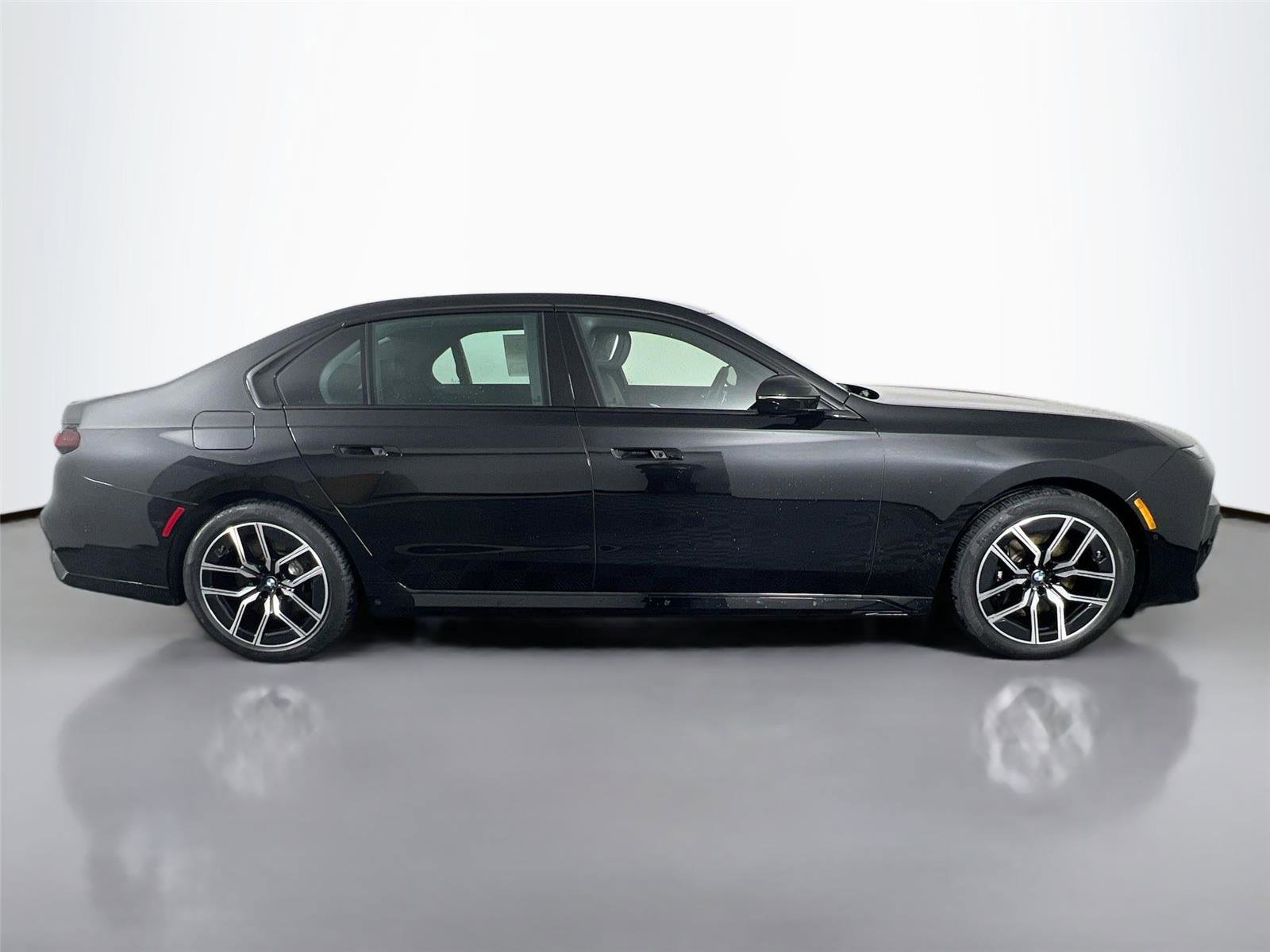 Certified 2024 BMW 760i xDrive w/ Executive Package image 7