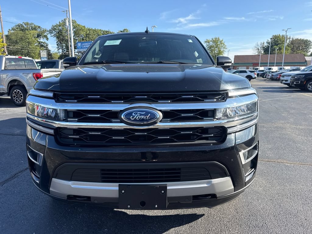Used 2023 Ford Expedition Max Limited AWD/4WD image 3