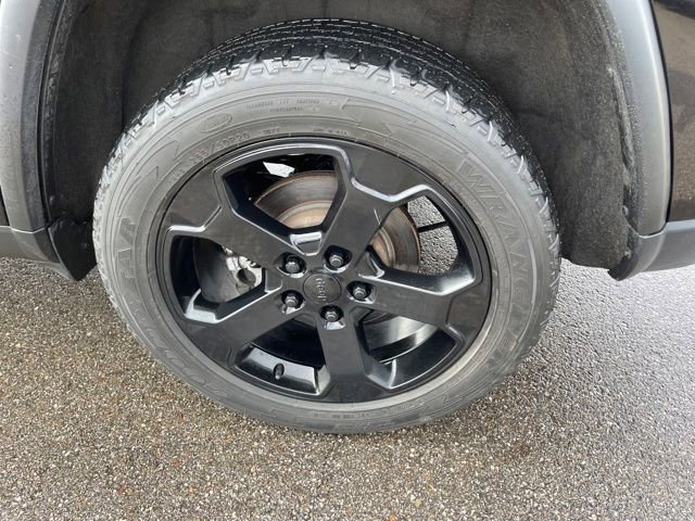 Used 2019 Jeep Grand Cherokee Laredo image 44