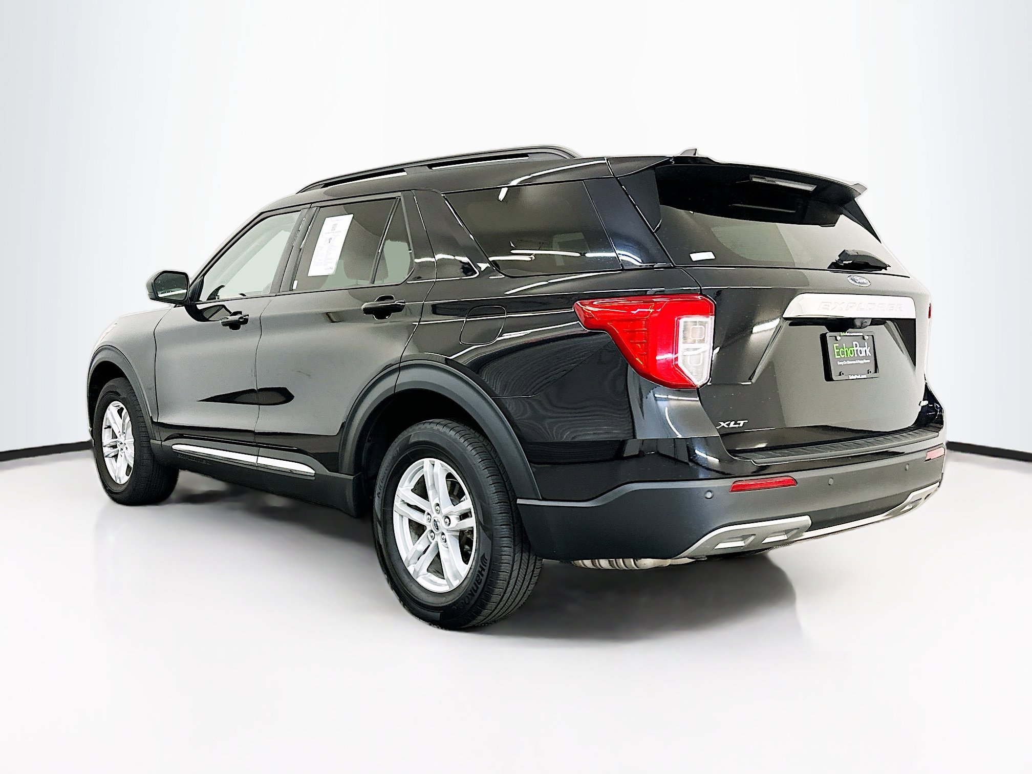 Used 2022 Ford Explorer XLT w/ Equipment Group 202A image 5