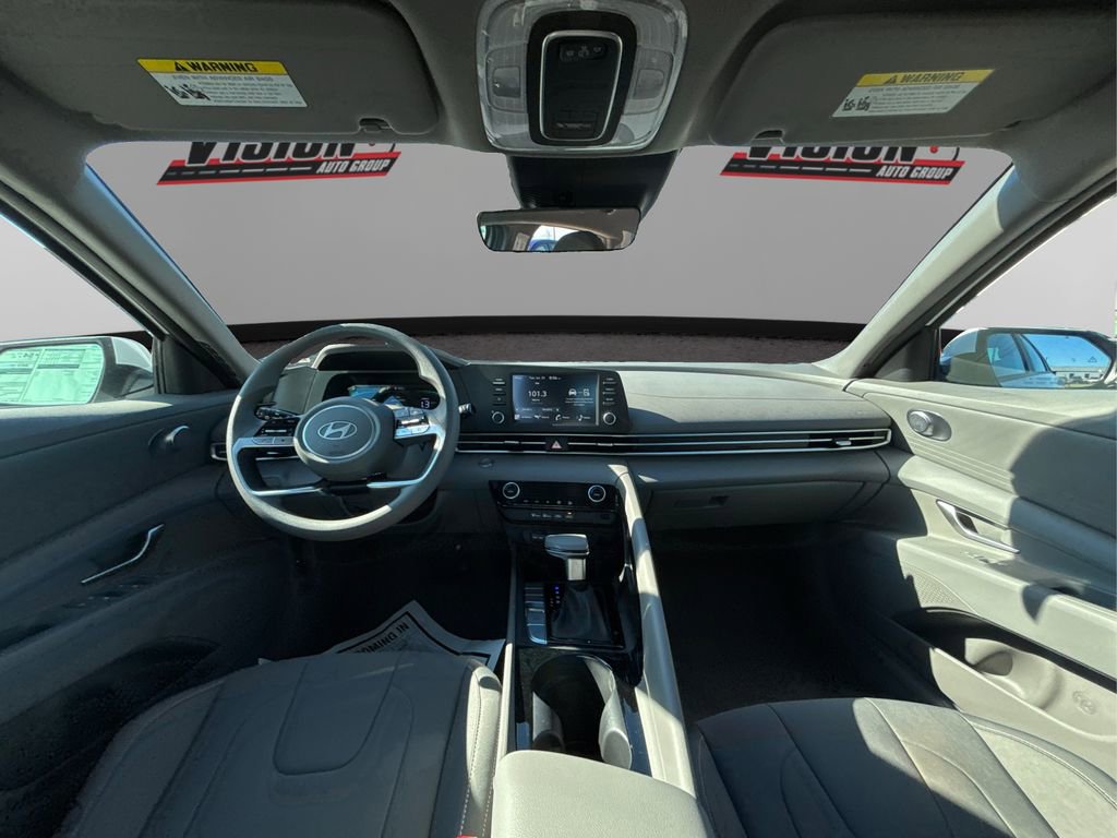 New 2025 Hyundai Elantra Blue image 19