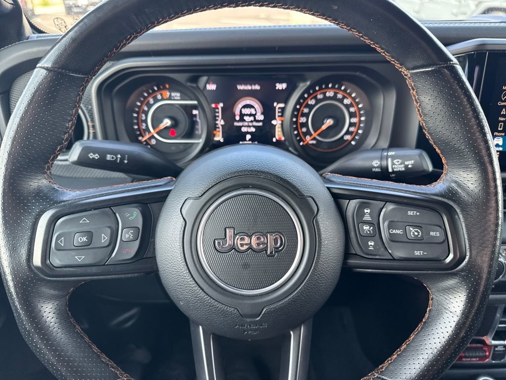 Used 2024 Jeep Gladiator Mojave w/ Technology Group AWD/4WD image 15