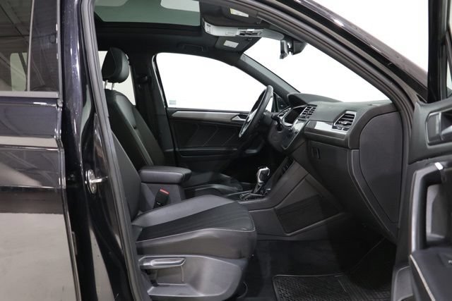 Used 2023 Volkswagen Tiguan SE R-Line FWD image 36
