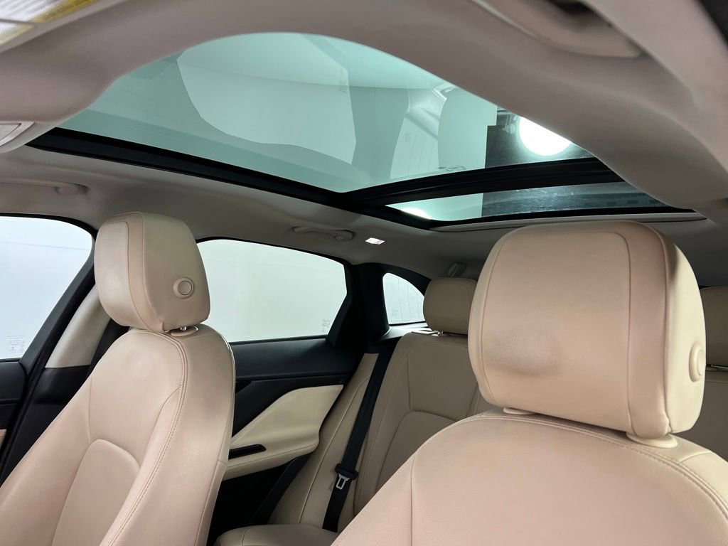 Used 2017 Jaguar F-PACE Premium image 27