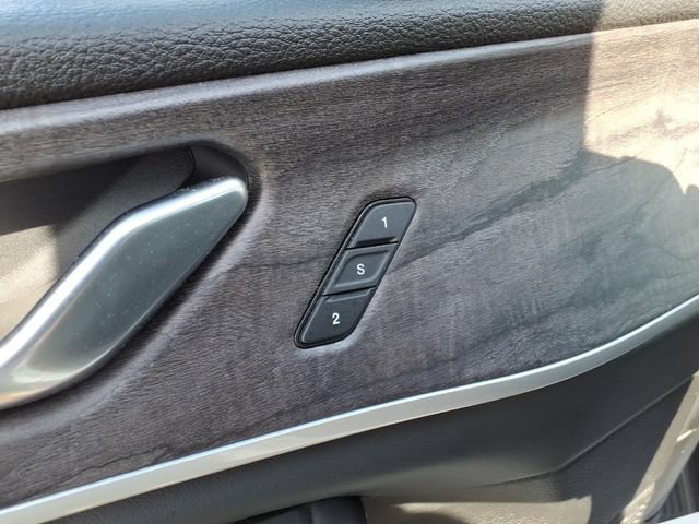 Certified 2023 Jeep Grand Cherokee Limited w/ Luxury Tech Group II AWD/4WD image 19