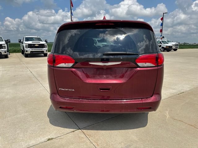 Used 2017 Chrysler Pacifica Touring FWD image 9