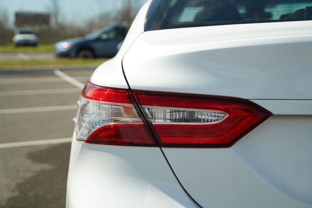 Used 2018 Toyota Camry LE image 37
