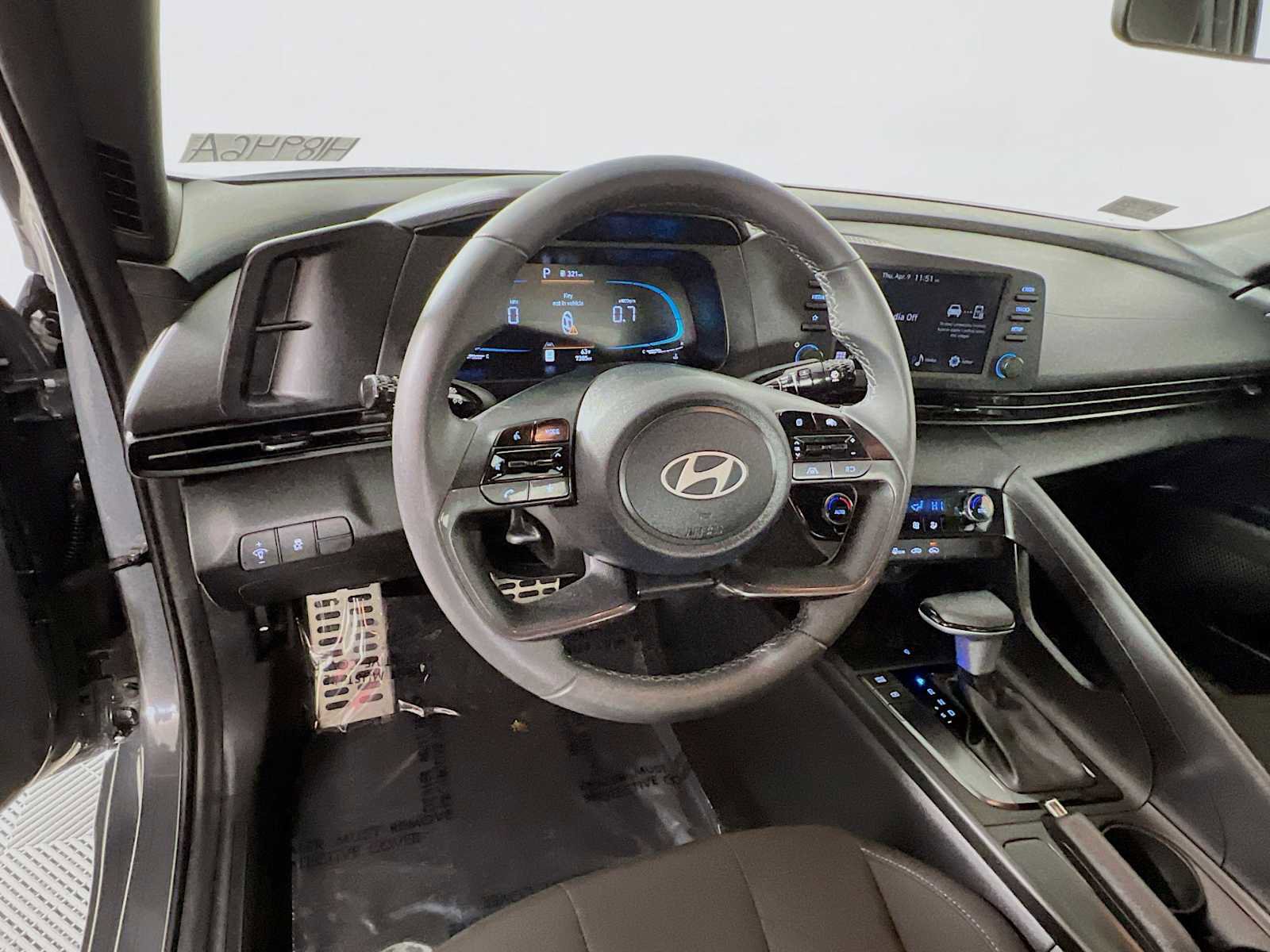 Certified 2025 Hyundai Elantra Sport image 11