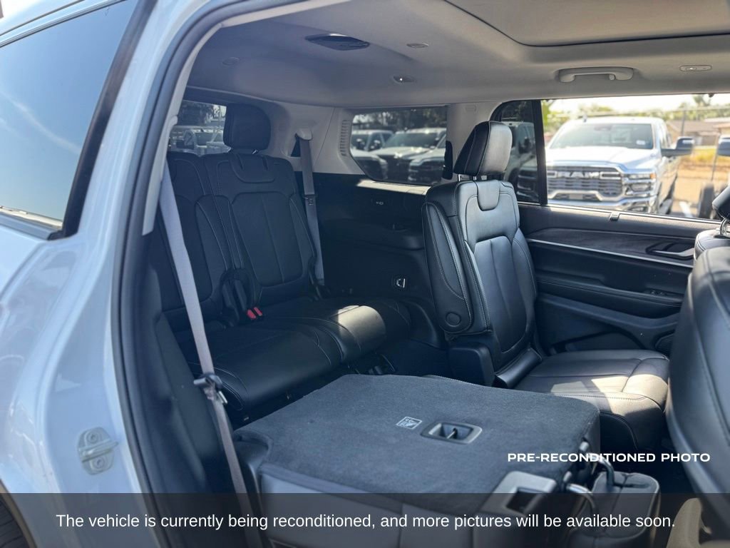 Used 2023 Jeep Grand Cherokee L Limited w/ Luxury Tech Group II RWD image 13