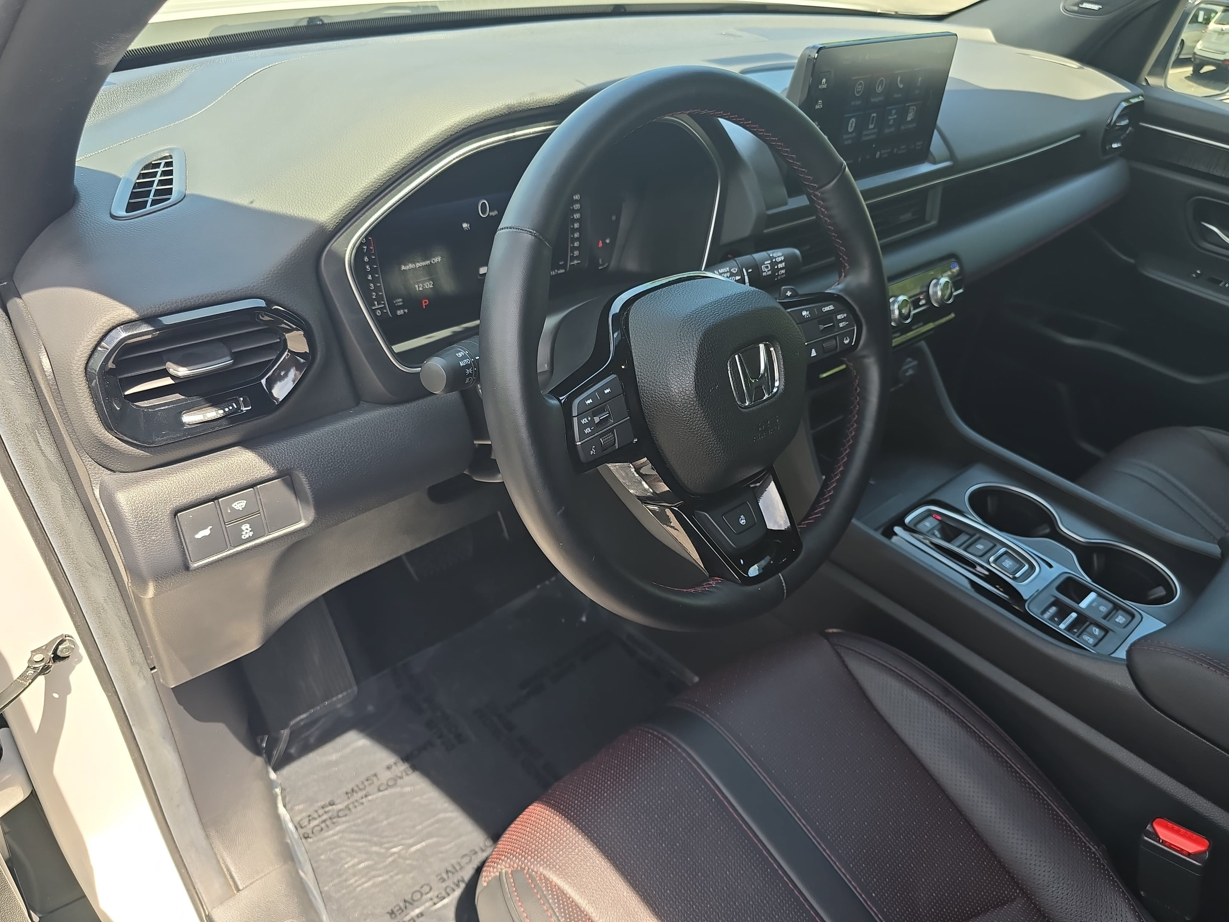 Used 2025 Honda Pilot Black Edition image 18
