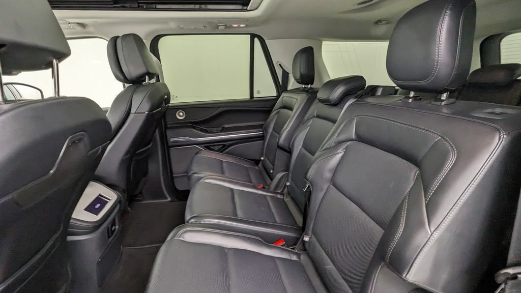 Used 2026 Lincoln Navigator L Reserve AWD/4WD image 38