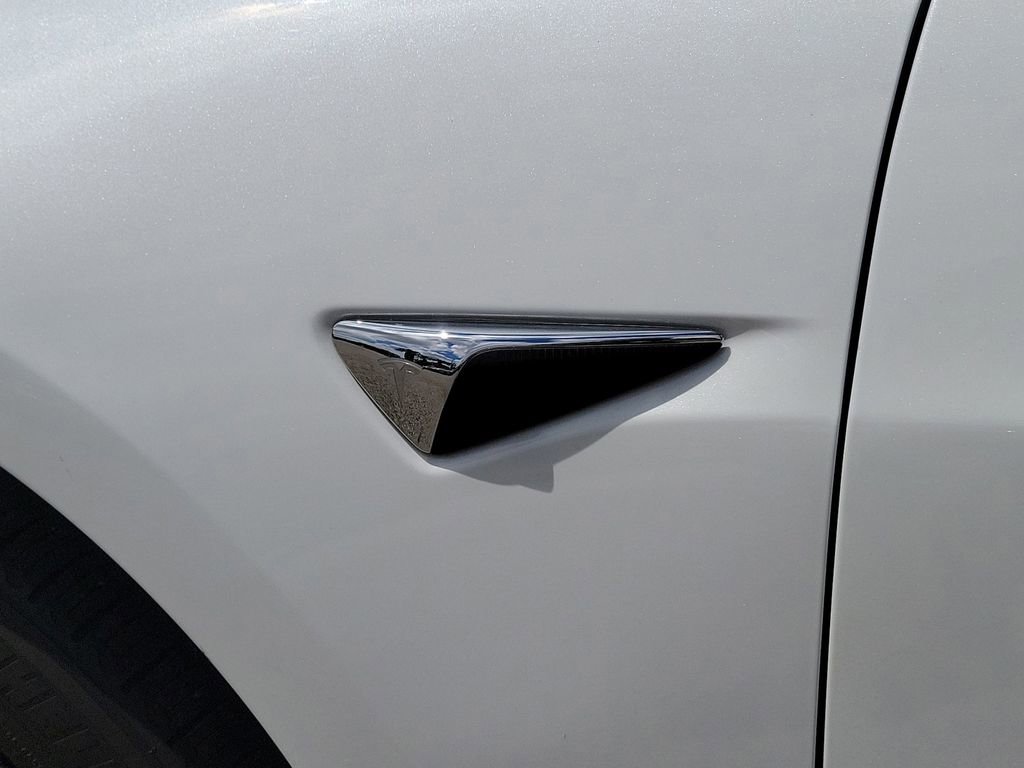Used 2018 Tesla Model 3 Long Range image 9