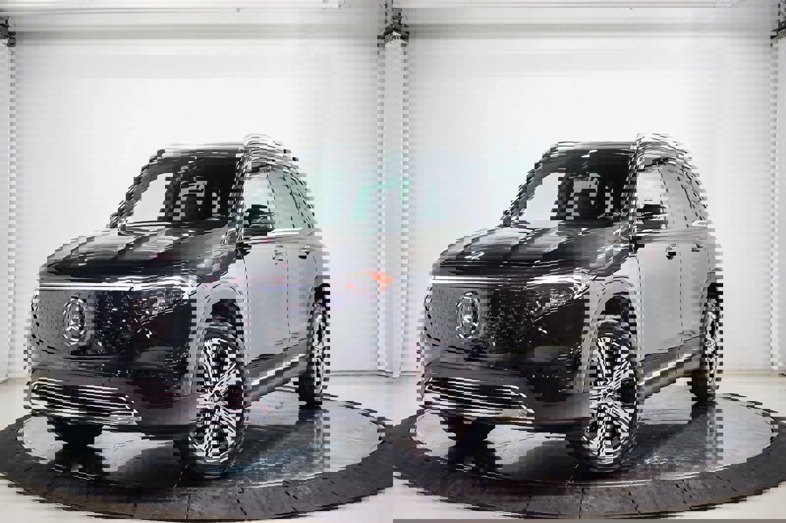 Certified 2024 Mercedes-Benz EQB 250+ image 1