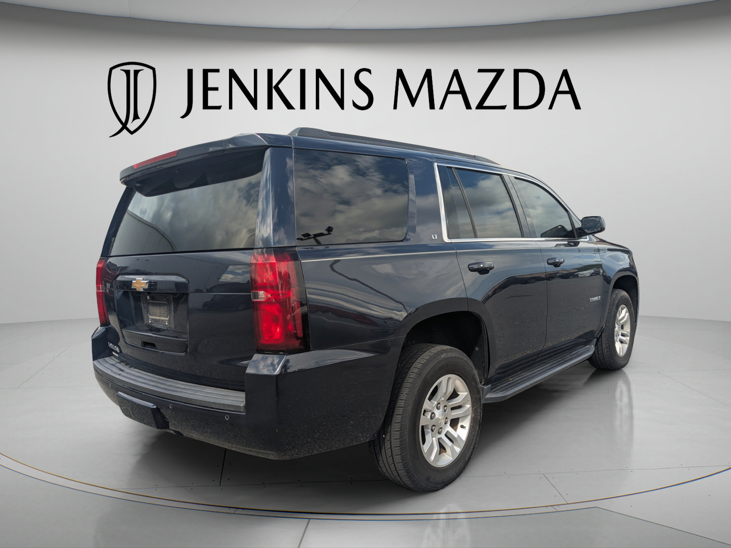 Used 2019 Chevrolet Tahoe LT w/ Luxury Package AWD/4WD image 6