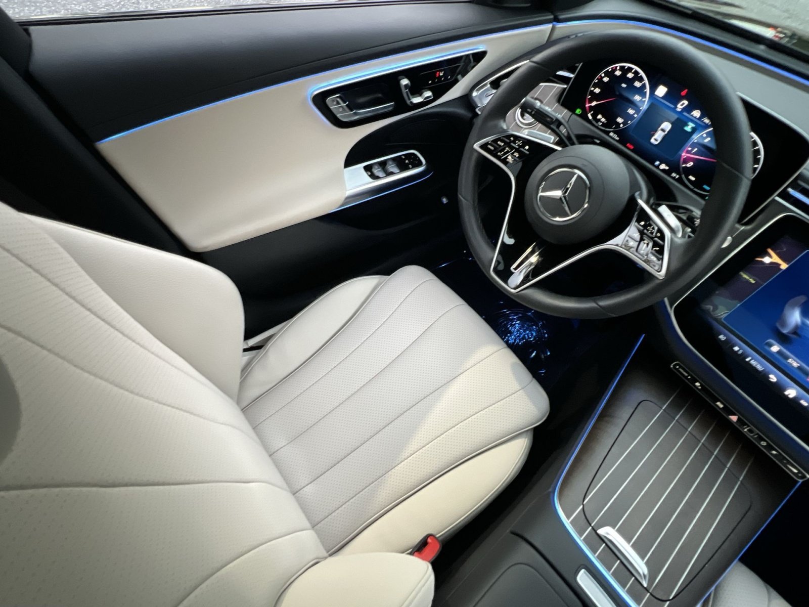 Certified 2025 Mercedes-Benz E 350 4MATIC Sedan w/ Driver Assistance Package image 16