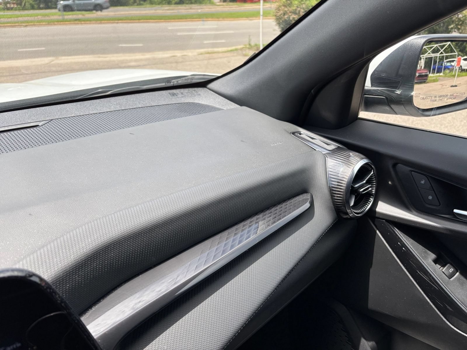 Used 2025 Chevrolet Equinox LT FWD image 30