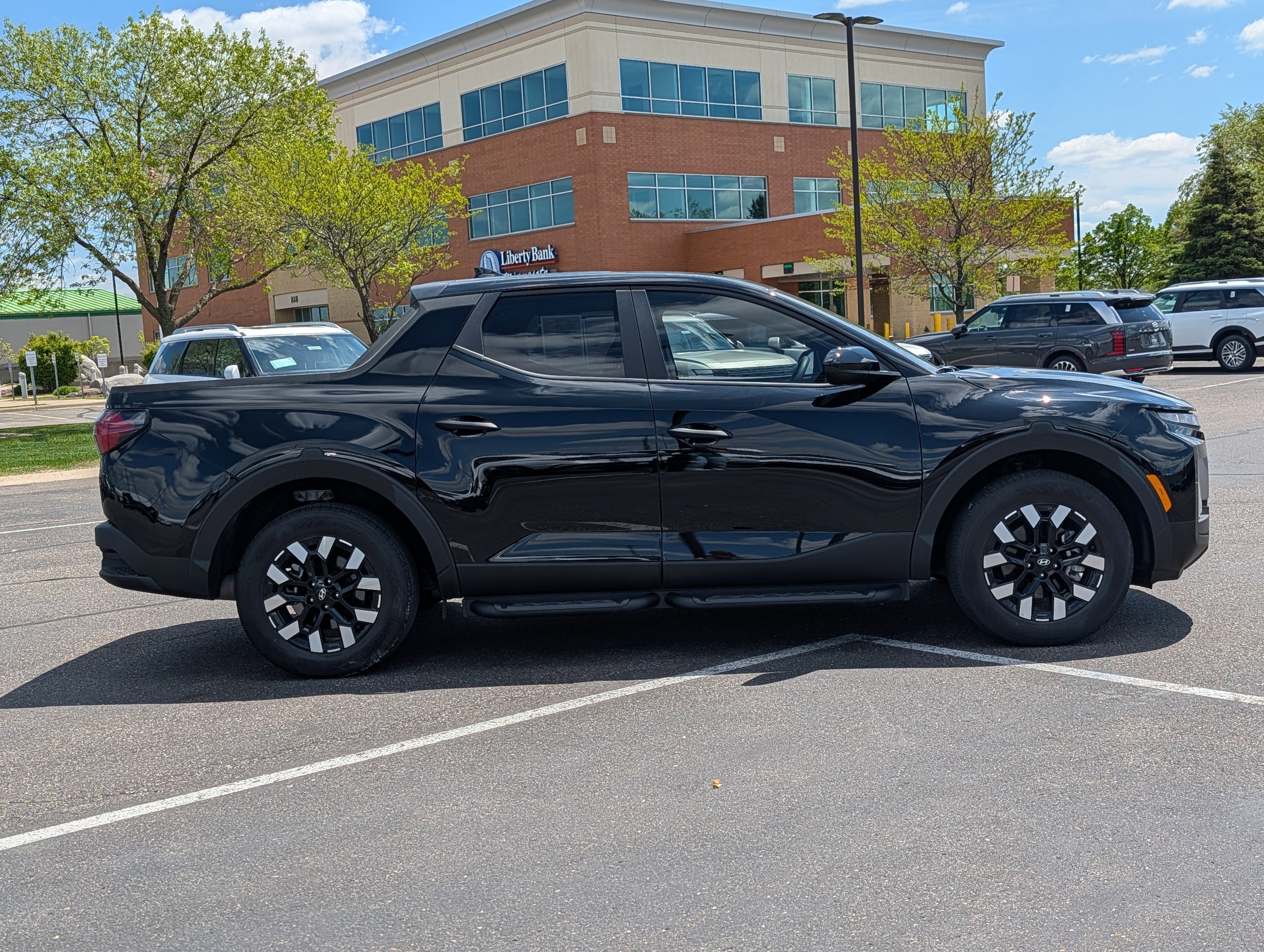 Used 2025 Hyundai Santa Cruz SE AWD/4WD image 6