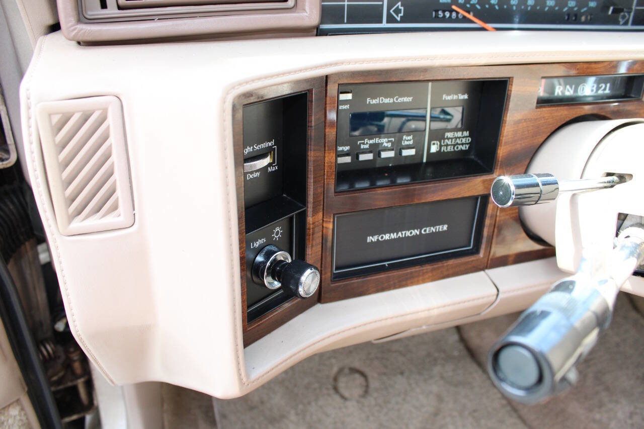 Used 1990 Cadillac De Ville Sedan FWD image 15