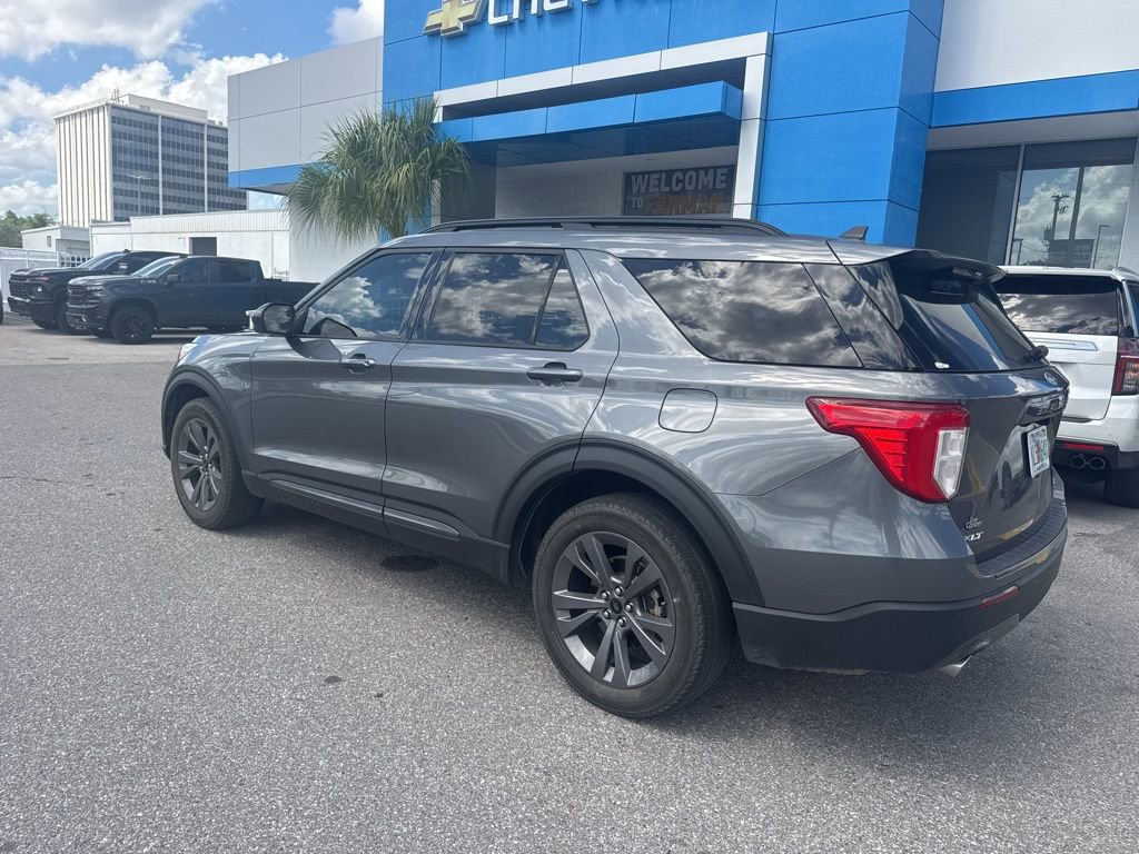 Used 2023 Ford Explorer XLT w/ Equipment Group 202A image 5