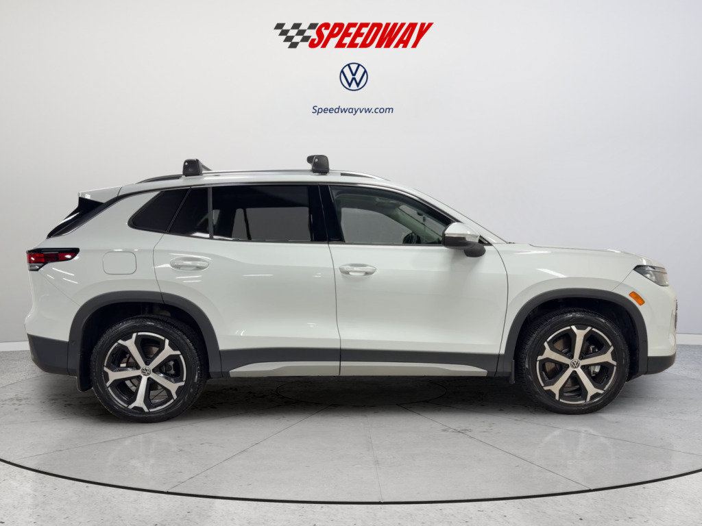 Used 2025 Volkswagen Tiguan SE AWD/4WD image 4