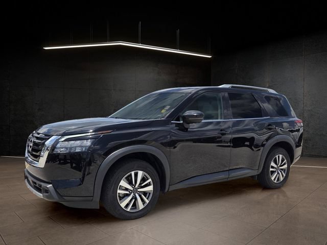 Used 2025 Nissan Pathfinder SL FWD image 3