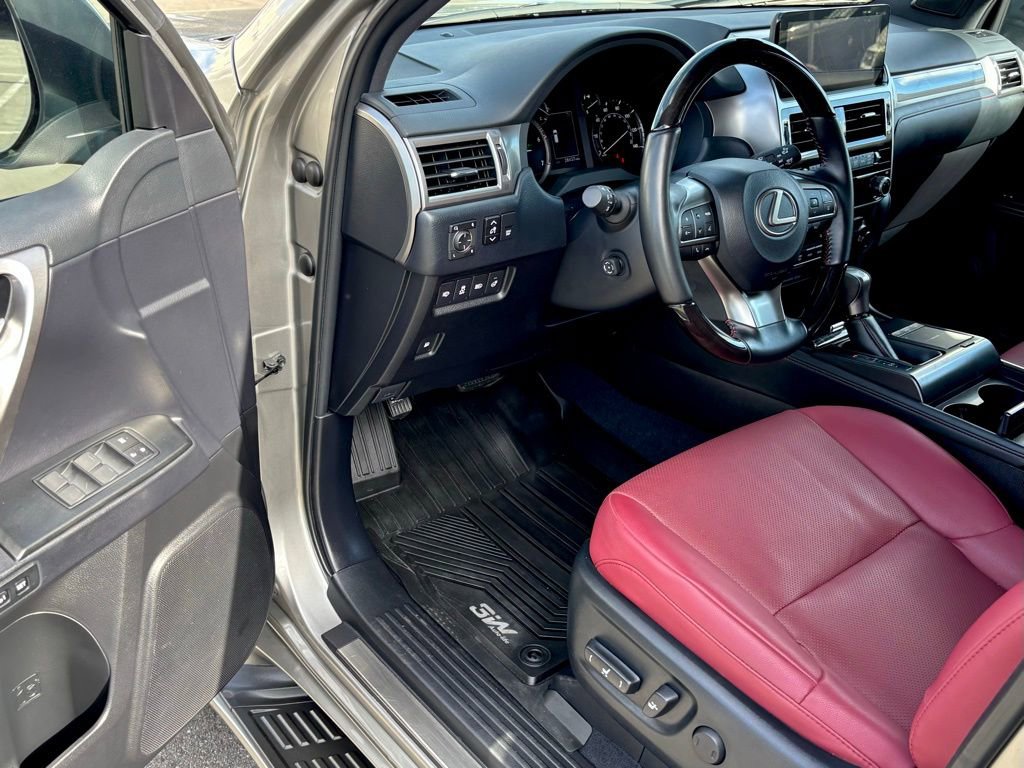 Used 2023 Lexus GX 460 Premium w/ Premium Package image 16