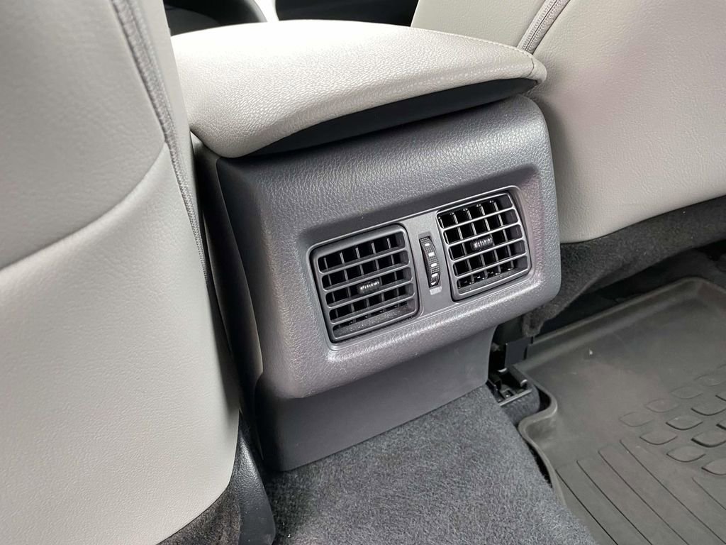 Used 2024 Toyota Camry XLE FWD image 11