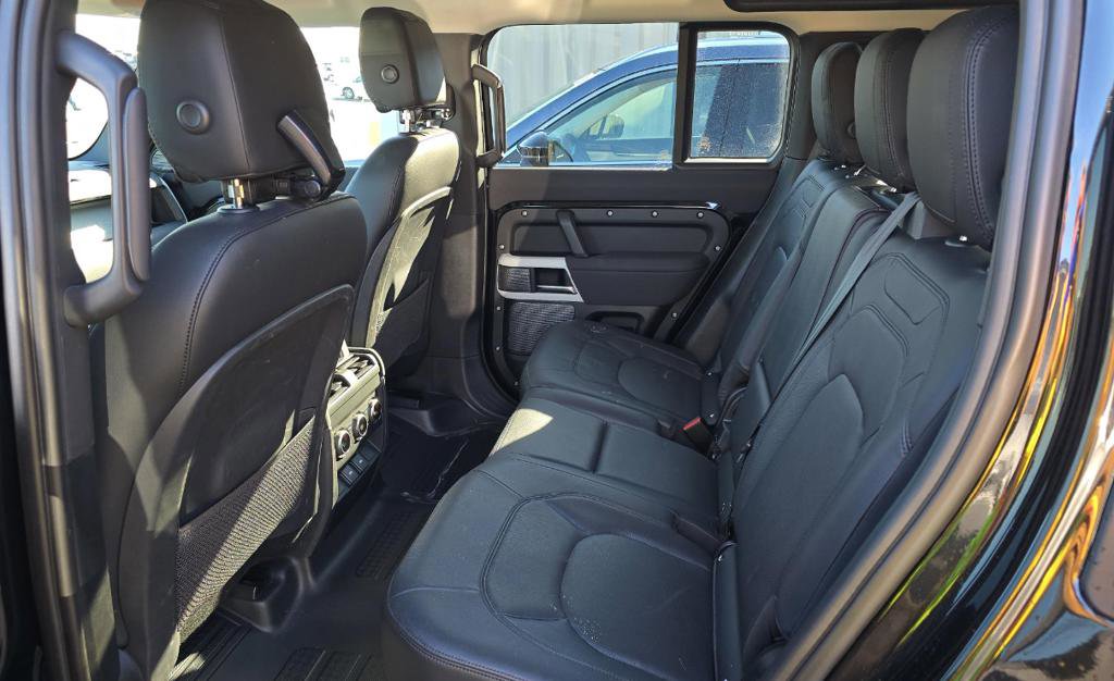 Used 2023 Land Rover Defender 110 S image 12