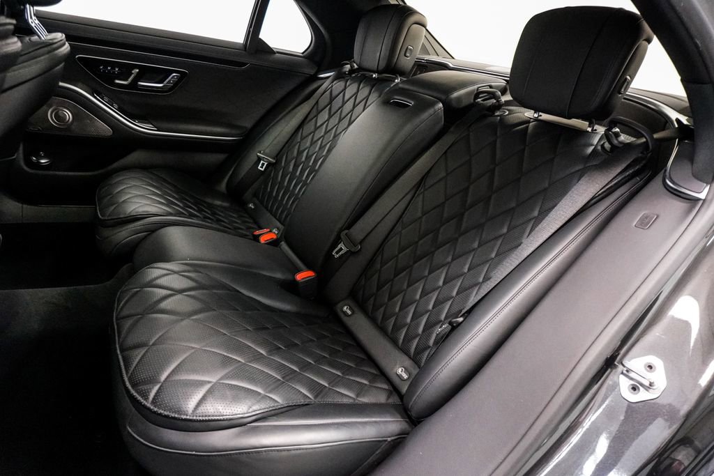 Used 2022 Mercedes-Benz S 500 4MATIC w/ AMG Line Package image 7