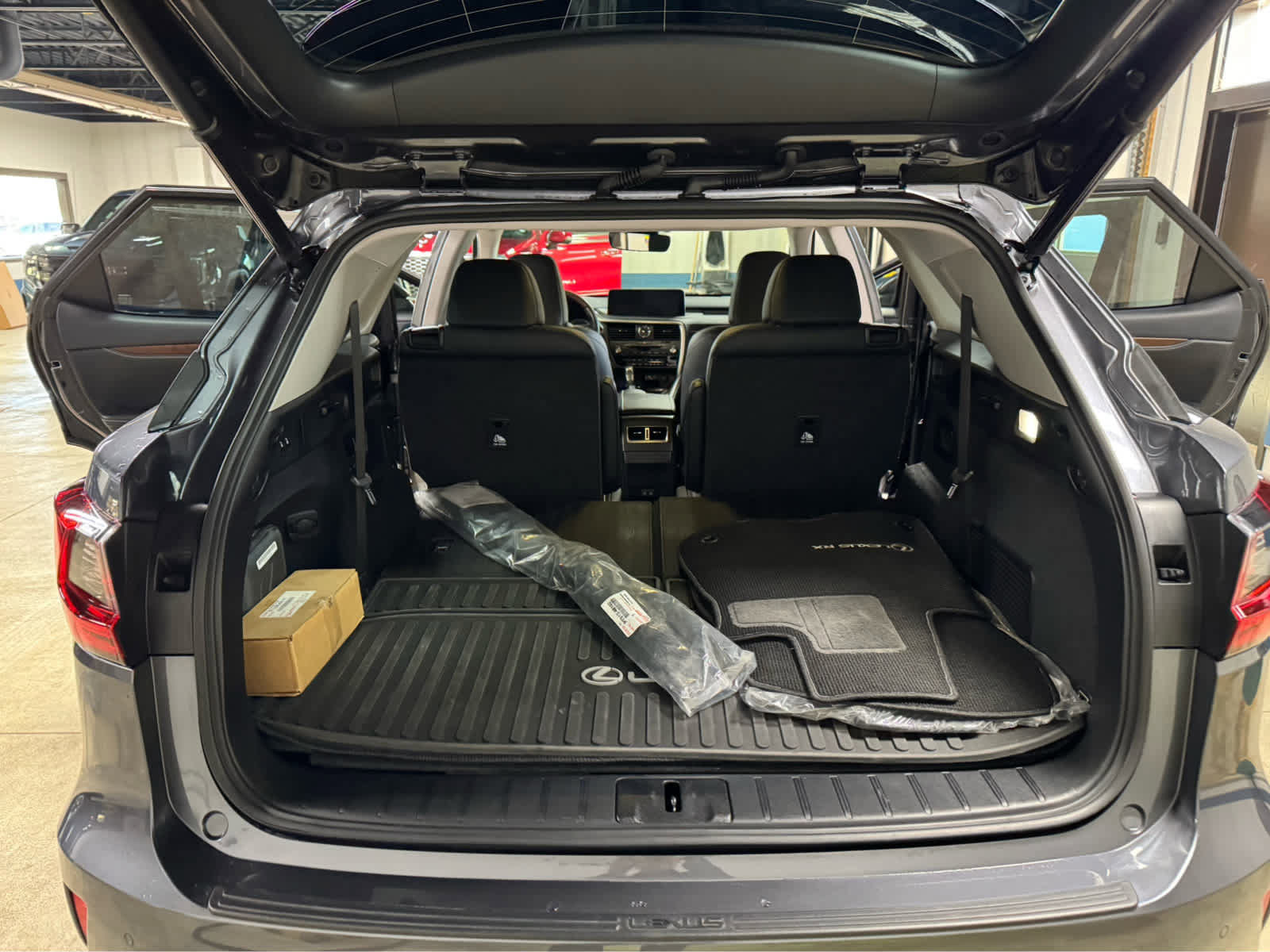 Used 2022 Lexus RX 350L Premium w/ Premium Package image 16